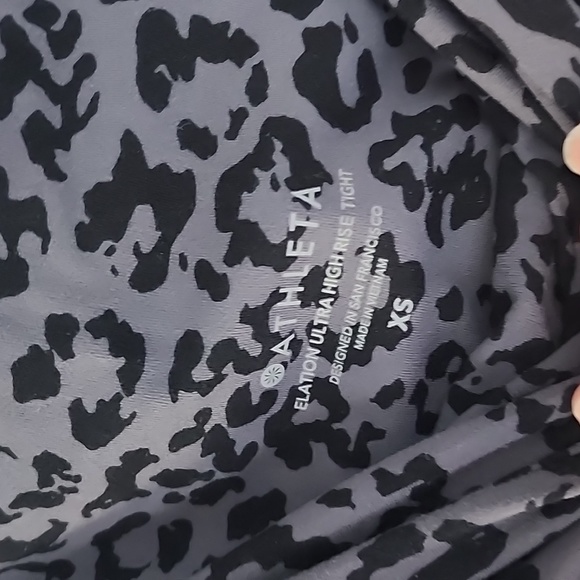 Athleta black/gray leopard print Elation Ultra High Rise legging! - Picture 2 of 10
